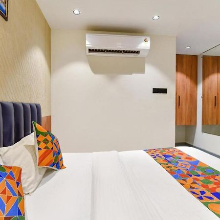 Hotel Solitaire Tower - Top Rated Area- In House Parking Vrindāvan Exterior foto