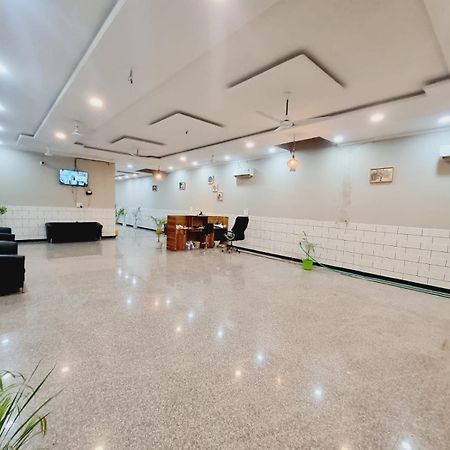 Hotel Solitaire Tower - Top Rated Area- In House Parking Vrindāvan Exterior foto