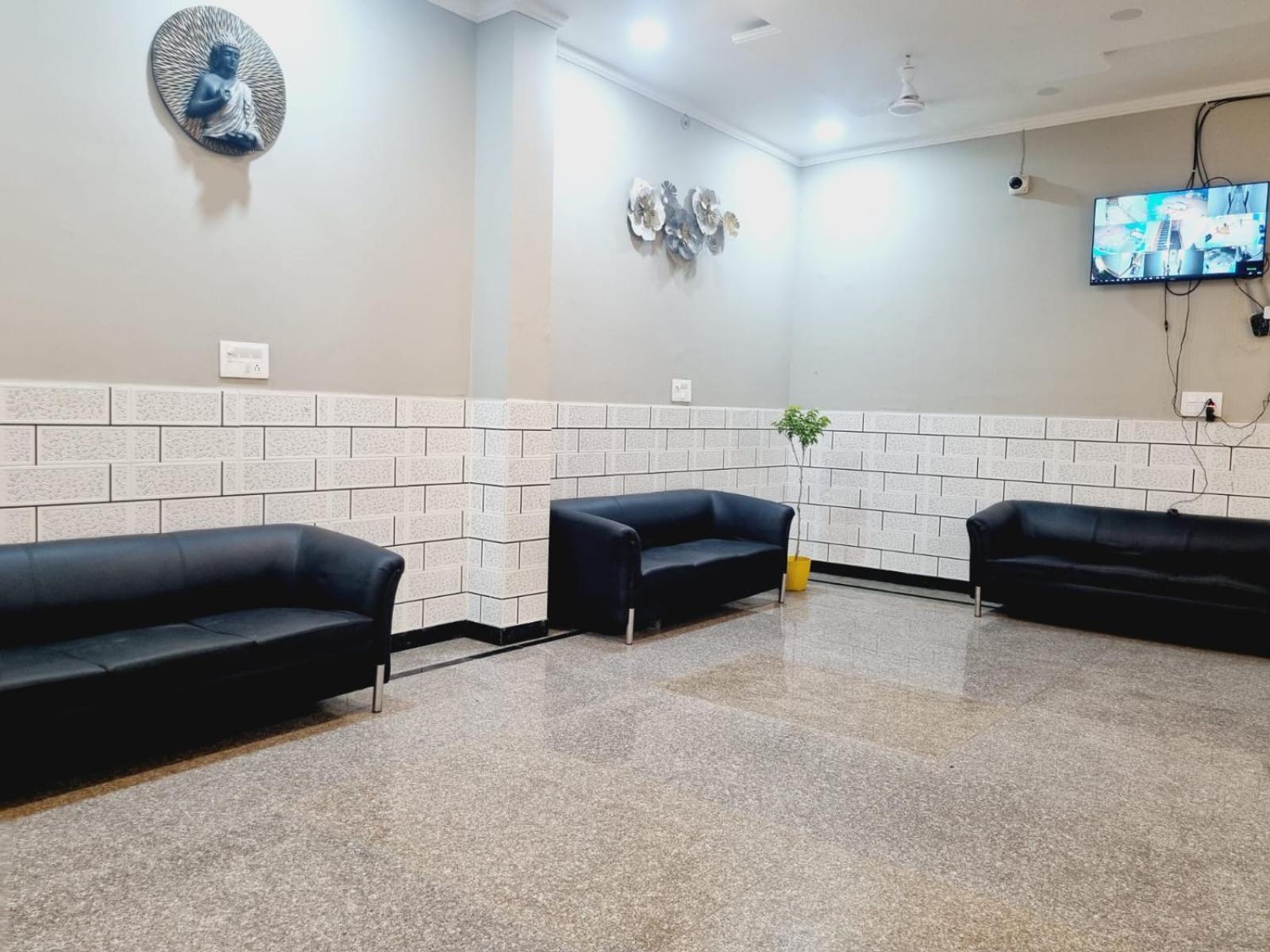 Hotel Solitaire Tower - Top Rated Area- In House Parking Vrindāvan Exterior foto